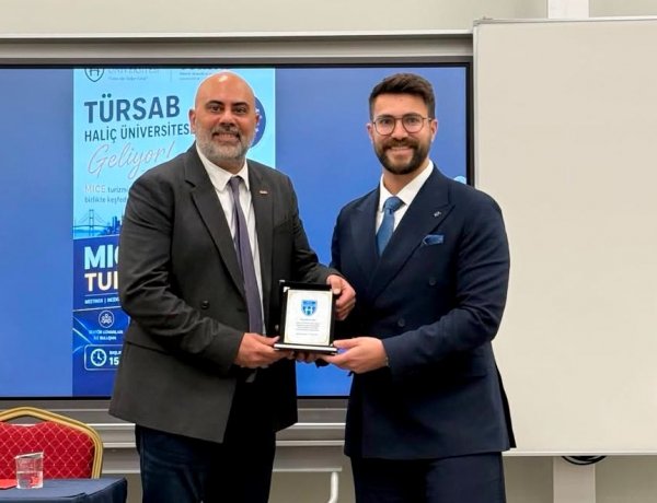 HALİÇ ÜNİVERSİTESİ’NDE MICE TURİZMİ ZİRVESİ: GÜRKAN AKÜN DENEYİMLERİNİ PAYLAŞTI