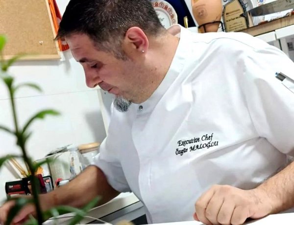 GASTRONOMİ DÜNYASININ DUAYENİ ÖZGÜR MALOĞLU, MESLEK HAYATINDA 30. YILINI KUTLUYOR!