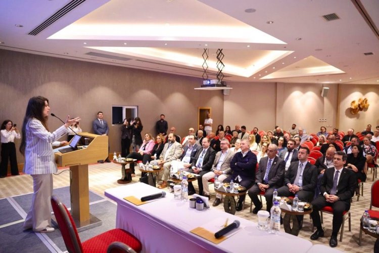 ÇEŞME’DE TURİZMİN GELECEĞİ ORTAK AKILLA KONUŞULDU
