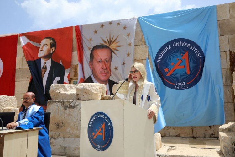 BİNLERCE YILLIK MECLİSTE AKADEMİK ZİRVE