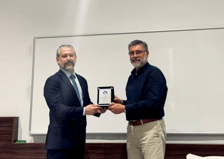 ANTALYA BİLİM ÜNİVERSİTESİ’NDE HAVACILIK VE KARİYER ZİRVESİ: DENİZ VAROL GENÇLERLE BULUŞTU
