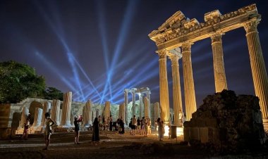 BAKAN ERSOY MÜJDELEDİ: GECE MÜZECİLİĞİNDE YENİ SEZON RESMEN BAŞLADI!