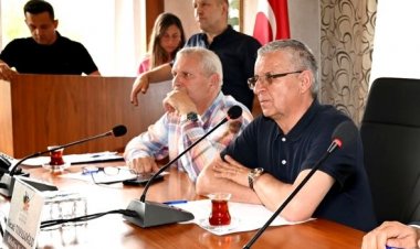 KEMER BELEDİYE MECLİSİNDE TURİZM ALARMI: 'HAZİRAN SONUNA KADAR SIKINTI SÜRÜYOR'