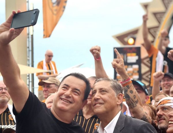 ANTALYA'DA PREMIER LİG COŞKUSU: ACUN ILICALI HULL CITY TARAFTARLARINI KEMER'DE AĞIRLADI!