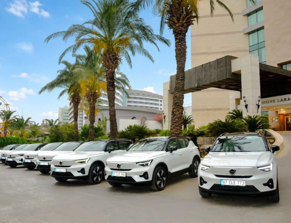 SÜRDÜRÜLEBİLİR GELECEK İÇİN ELEKTRİKLİ ARAÇ FİLOSUNU YENİLEDİ