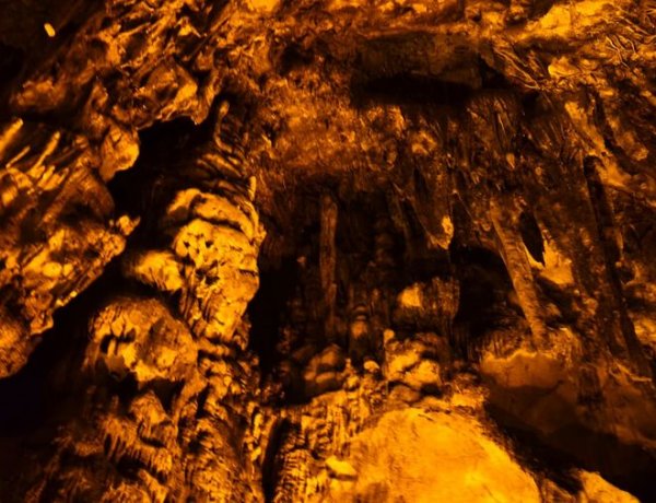 SAFRANBOLU'DA BİR TABİAT HARİKASI: BULAK MENCİLİS MAĞARASI GÖRKEMLİ YAPISIYLA BÜYÜLÜYOR!