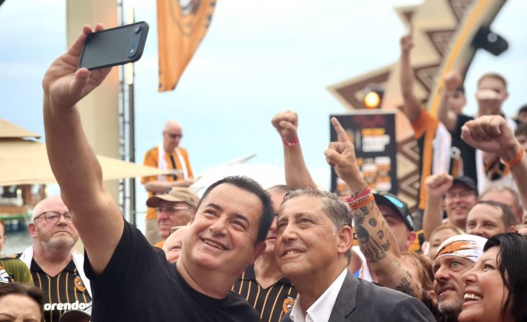 ANTALYA'DA PREMIER LİG COŞKUSU: ACUN ILICALI HULL CITY TARAFTARLARINI KEMER'DE AĞIRLADI!