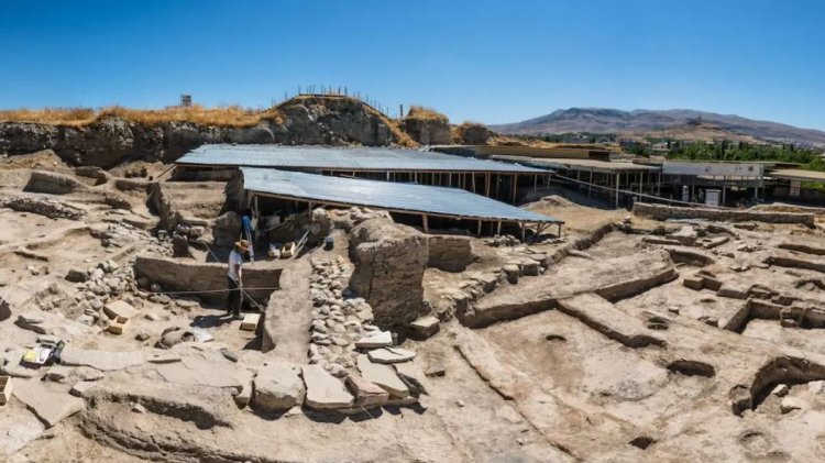 DÜNYA TARİHİNİN KALBİ BURADA ATIYOR: UNESCO TESCİLLİ ARSLANTEPE AÇIK HAVA MÜZESİ ZİYARETÇİ AKININA UĞRUYOR!