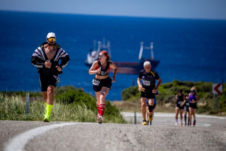 ULUSLARARASI BOZCAADA YARI MARATONU 1300 SPORCUNUN KATILIMIYLA GERÇEKLEŞTİ