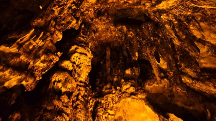 SAFRANBOLU'DA BİR TABİAT HARİKASI: BULAK MENCİLİS MAĞARASI GÖRKEMLİ YAPISIYLA BÜYÜLÜYOR!