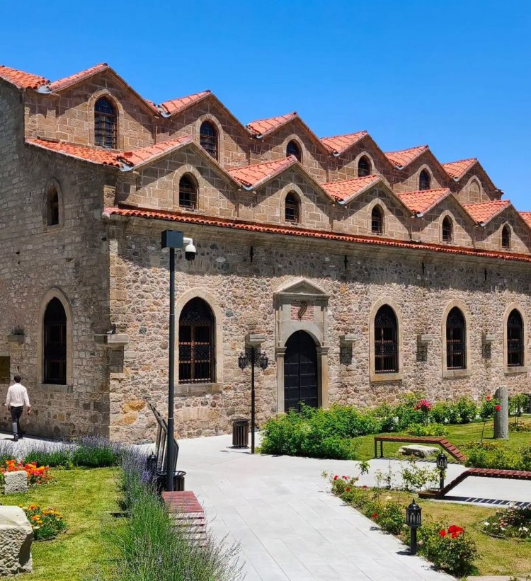 ISPARTA'NIN 270 YILLIK TARİHİ KİLİSESİ 'MİSPARK KOKU MÜZESİ' OLARAK GEZGİNLERİN YENİ GÖZDESİ OLDU!