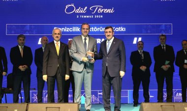 TAMER KIRAN’A 'DENIZCILIK SEKTÖRÜNE KATKI' ÖDÜLÜ