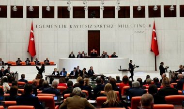 TBMM'DE TURİZM KENTLERİNİN NÜFUS YÜKÜ TARTIŞMASI: ARAŞTIRMA ÖNERGESİ REDDEDİLDİ