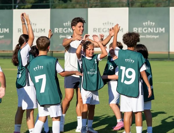 ARDA GÜLER, REGNUM THE CROWN'DA MİNİK FUTBOLCULARLA BİR ARAYA GELDİ