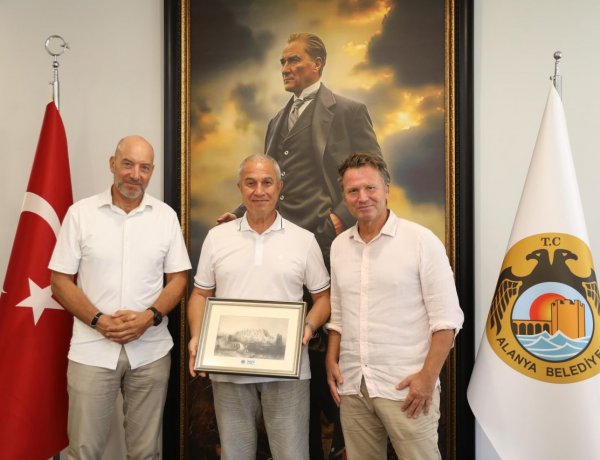 ALANYA BELEDİYE BAŞKANI OSMAN TARIK ÖZÇELİK, DERTOUR GROUP YETKİLİLERİYLE BİR ARAYA GELDİ