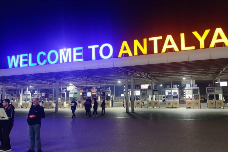 ANTALYA TURİZMİNDE 'ALARM' SESLERİ: TURİST SAYISINDA YÜZDE 9 KAYIP!