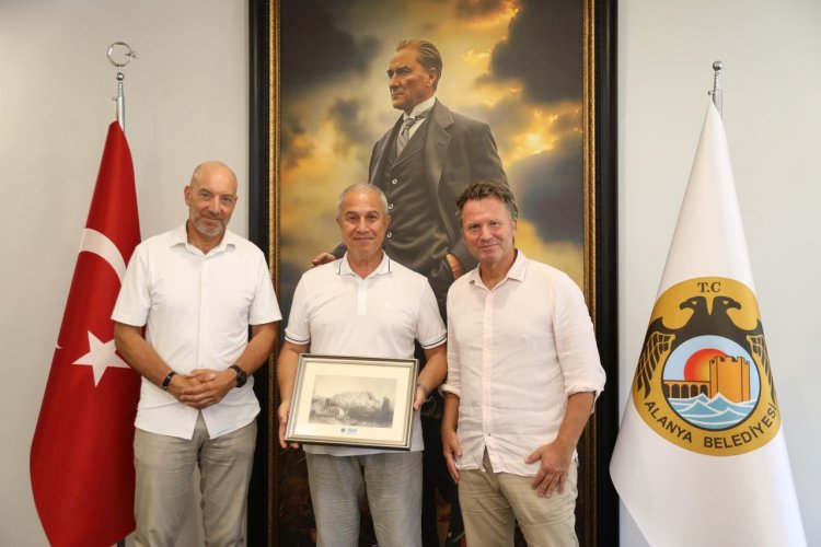 ALANYA BELEDİYE BAŞKANI OSMAN TARIK ÖZÇELİK, DERTOUR GROUP YETKİLİLERİYLE BİR ARAYA GELDİ