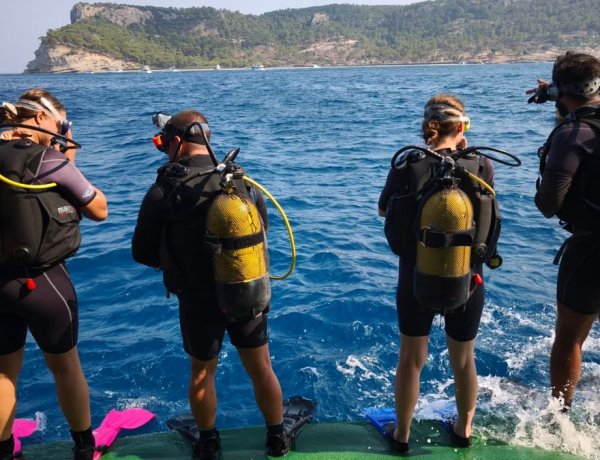 KEMER'DE MAVİLERİN ALTINDAKİ ASIR: 'PARİS 2 BATIĞI'