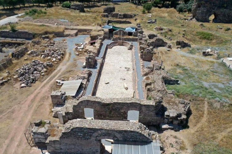 2 BİN YILLIK ANTİK HAVUZ GÜN YÜZÜNE ÇIKARILDI: TRALLEİS ANTİK KENTİ'NDE TARİHİ KEŞİF