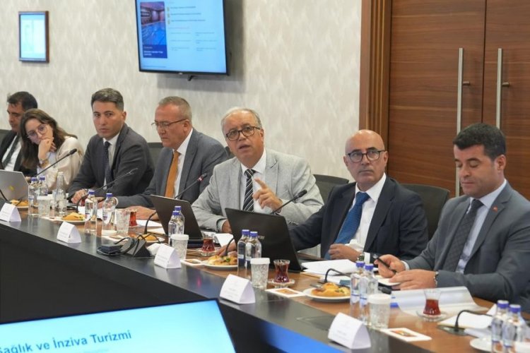 KAPADOKYA ÜNİVERSİTESİ'NDEN UŞAK İLİ TURİZM MASTER PLANI'NA KÜLTÜR VE TURİZM BAKANI ERSOY'A SUNUM