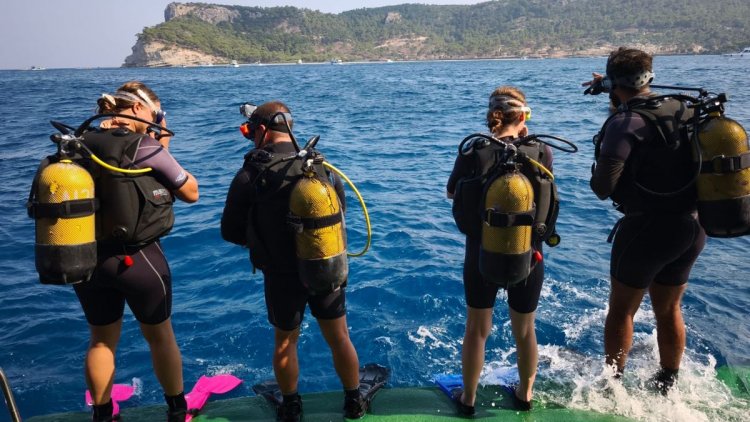 KEMER'DE MAVİLERİN ALTINDAKİ ASIR: 'PARİS 2 BATIĞI'