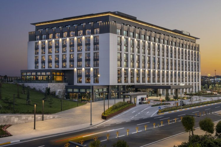 HİLTON, TÜRKİYE’DEKİ 100. OTELİNİ İGA İSTANBUL HAVALİMANI’NDA AÇTI