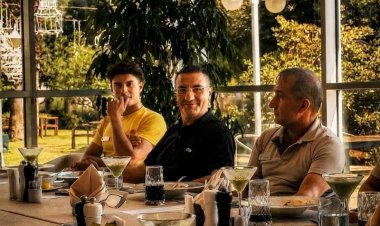 IC HOTELS SANTAİ AİLESİ ÖĞLE YEMEĞİNDE BULUŞTU: BAŞARI KİTAP HEDİYESİYLE TAÇLANDIRILDI