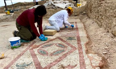 POMPEİOPOLİS ANTİK KENTİ’NDE HEYECAN VEREN KEŞİF: 105 METREKARELİK MOZAİK VE EROS BAŞI BULUNDU