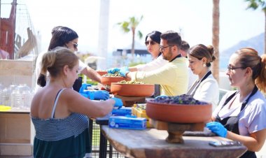 LA BLANCHE RESORT BODRUM’DA EGE MİSFAFİRLERİ ZEYTİN KIRMA GELENEĞİYLE BULUŞTU