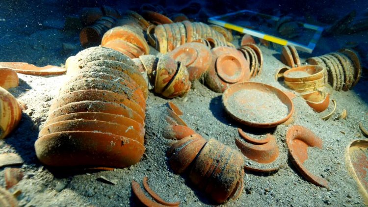AKDENİZ’İN DERİNLİKLERİNDEN 2 BİN 100 YILLIK LÜKS SOFRA TAKIMI ÇIKTI