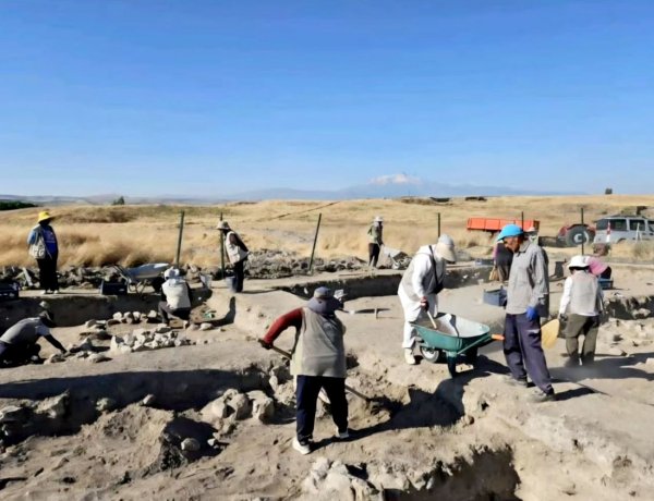 KÜLTEPE’DE 78 YILLIK KAZI TARİHİNDE BİR İLK: HELENİSTİK DÖNEME AİT MOZAİKLİ YAPI GÜN YÜZÜNE ÇIKARILDI