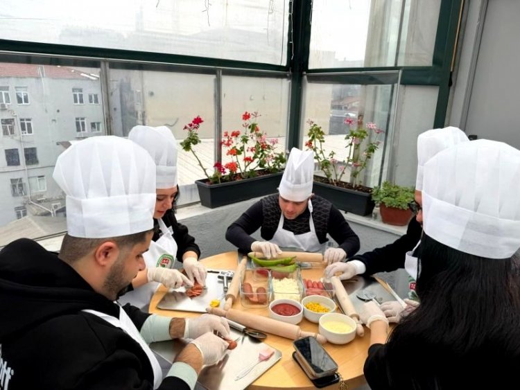 ÖZEL GENÇLER ENFES PİZZALAR HAZIRLADI: MARRIOTT VE DOWN SENDROMLULAR DERNEĞİ BULUŞTU