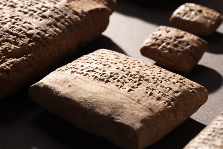 KAYALIPINAR’DA TARİHİ KEŞİF! KRALİYET ARŞİVİ 184 TABLET VE PARÇAYA ULAŞTI